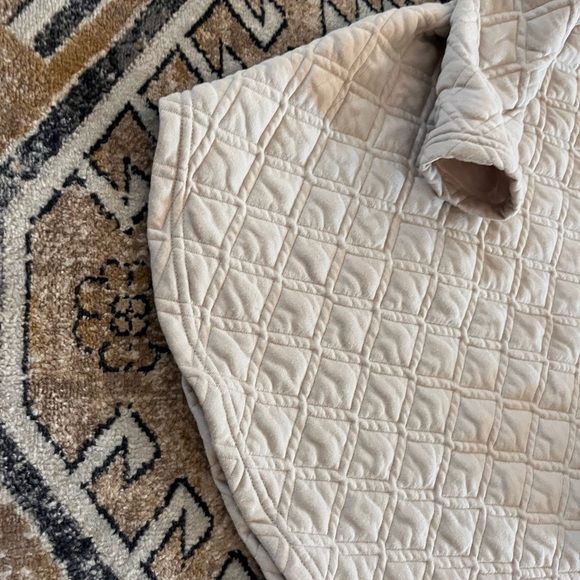 Tuckernuck Tnuck Sport cream sandy colored Quilted Funnel Pullover. - Picture 10 of 11